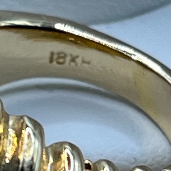 Elegant Gold Rhinestones Knot Swirl Ring 18K HGE Vintage Size 6 - Picture 10 of 15